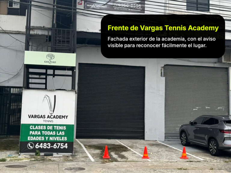 Fachada de Vargas Tennis Academy en Costa del Este, Panamá, con el aviso de clases de tenis y la referencia de Finish Master.